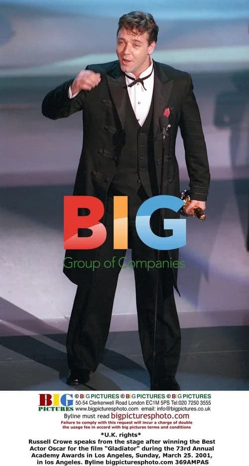 Russell Crowe Accepts Best Actor Oscar for Gladiator