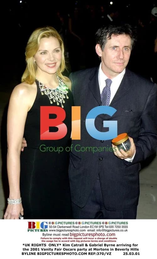 Kim Catrall & Gabriel Byrne at 2001 Vanity Fair Oscars party