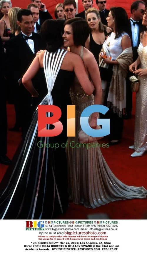Julia Roberts & Hillary Swank at Oscars 2001