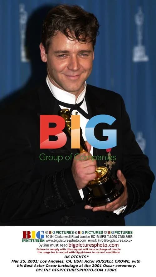 Russell Crowe Backstage at 2001 Oscars with Best Actor Award
