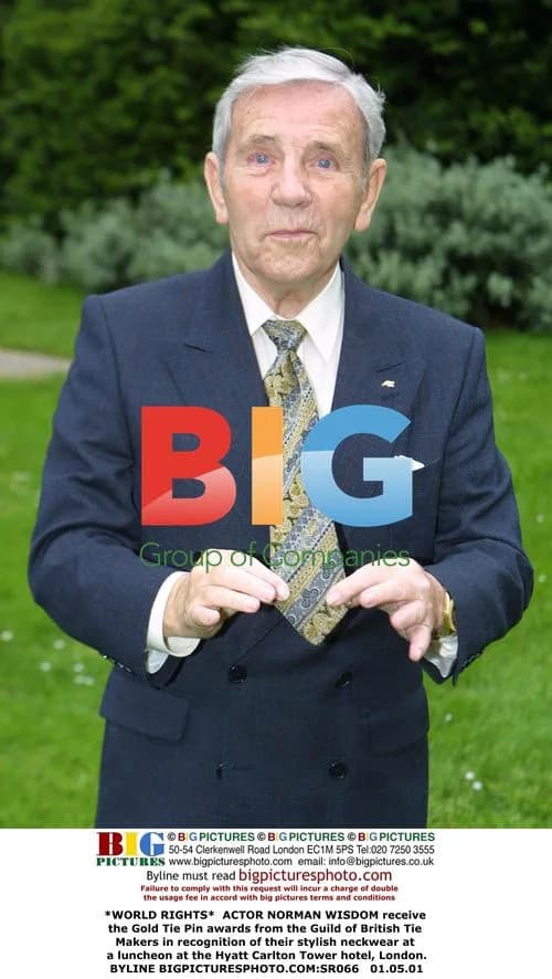 Norman Wisdom receives Gold Tie Pin award