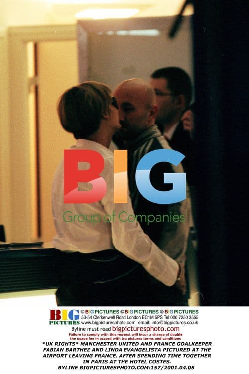 Barthez and Evangelista at Paris airport