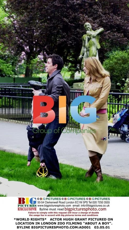 HUGH GRANT on "ABOUT A BOY" set in LONDON ZOO