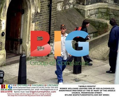 Robbie Williams Leaving AA Meeting