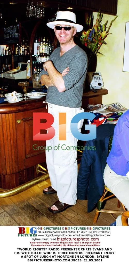 Chris Evans and Pregnant Wife Enjoy Lunch