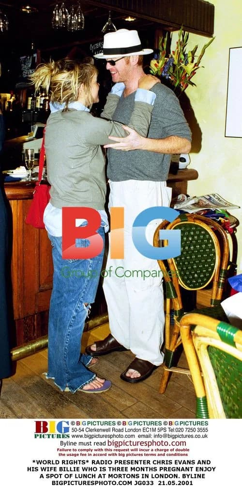 Chris Evans and Pregnant Wife Lunch in London