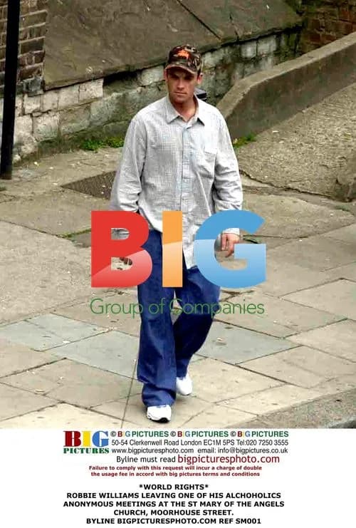 Robbie Williams Leaving AA Meeting