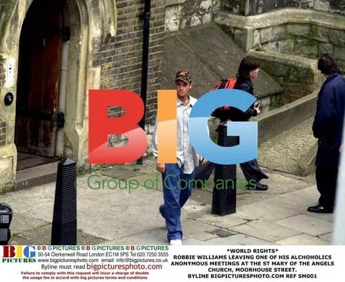 Robbie Williams Leaving AA Meeting
