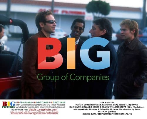 DAVID DUCHOVNY, ORLANDO JONES & SEANN WILLIAM SCOTT on set of 'Evolution'