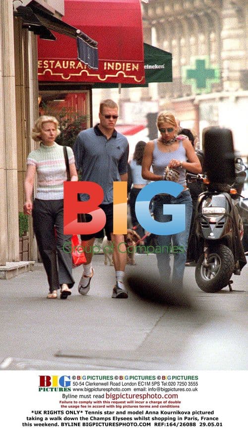 Anna Kournikova shopping in Paris