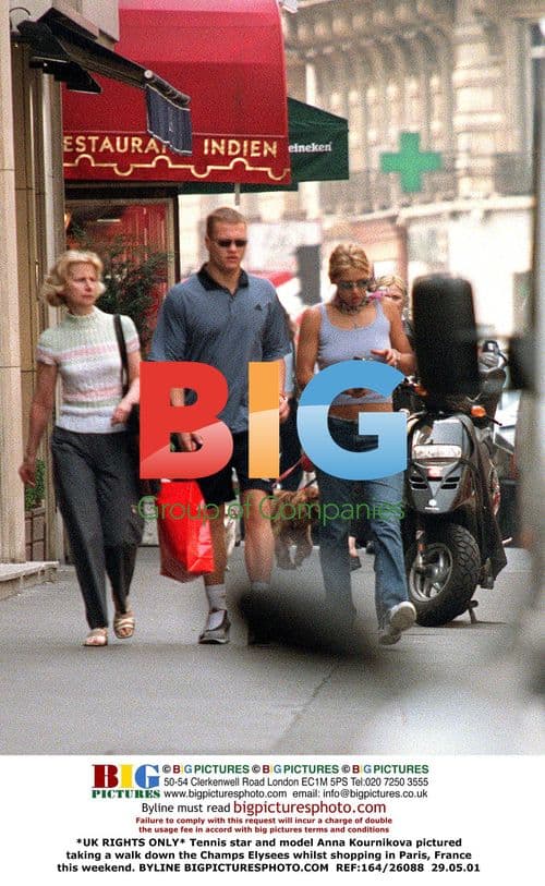 Anna Kournikova shopping in Paris