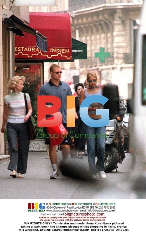 Anna Kournikova shopping in Paris