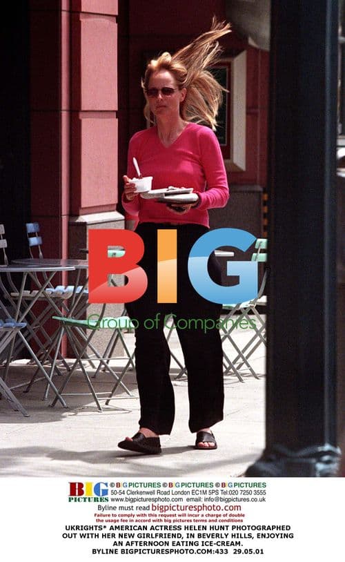 Helen Hunt Photographed With Girlfriend