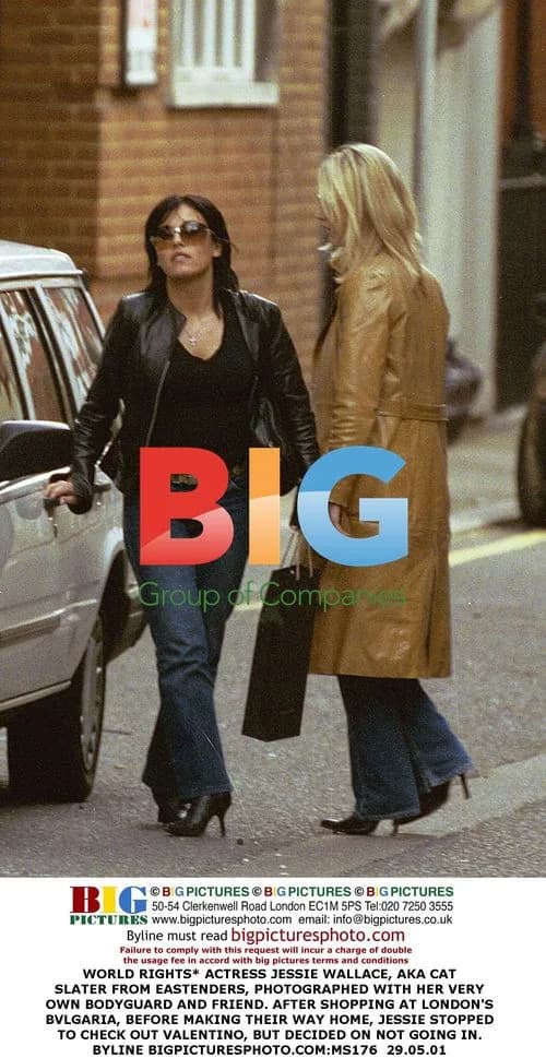 Jessie Wallace and Bodyguard Shopping