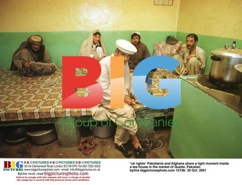 Pakistanis and Afghans in Quetta tea house