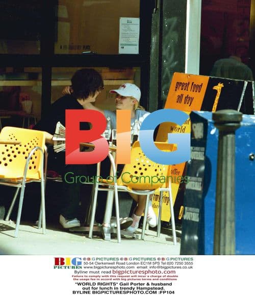 Gail Porter & husband out for lunch in Hampstead