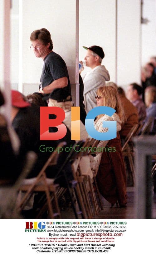 Goldie Hawn and Kurt Russell watch kids' hockey game