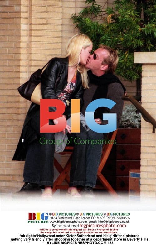 Kiefer Sutherland and Girlfriend Kissing