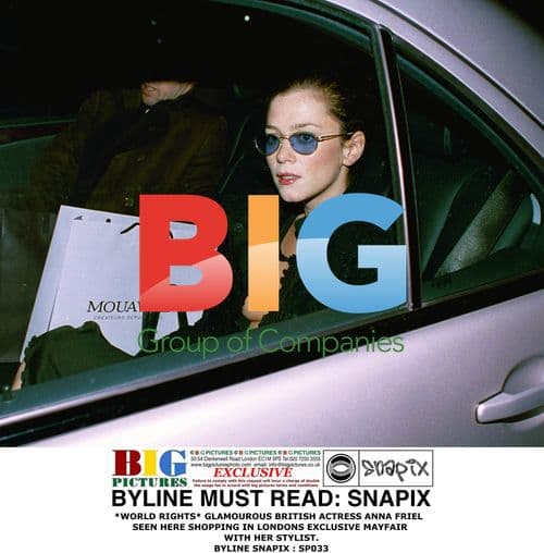 Anna Friel Shopping in Mayfair