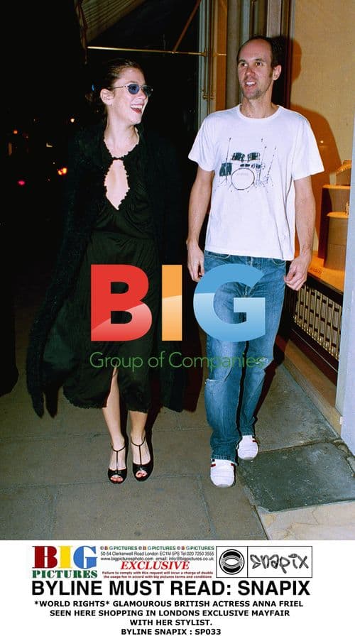 Anna Friel Shopping in Mayfair