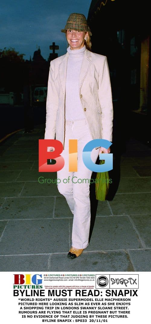 Elle Macpherson Enjoying Sloane Street Shopping Trip