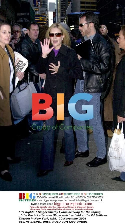 Singer Shelby Lynne arrives at Letterman taping