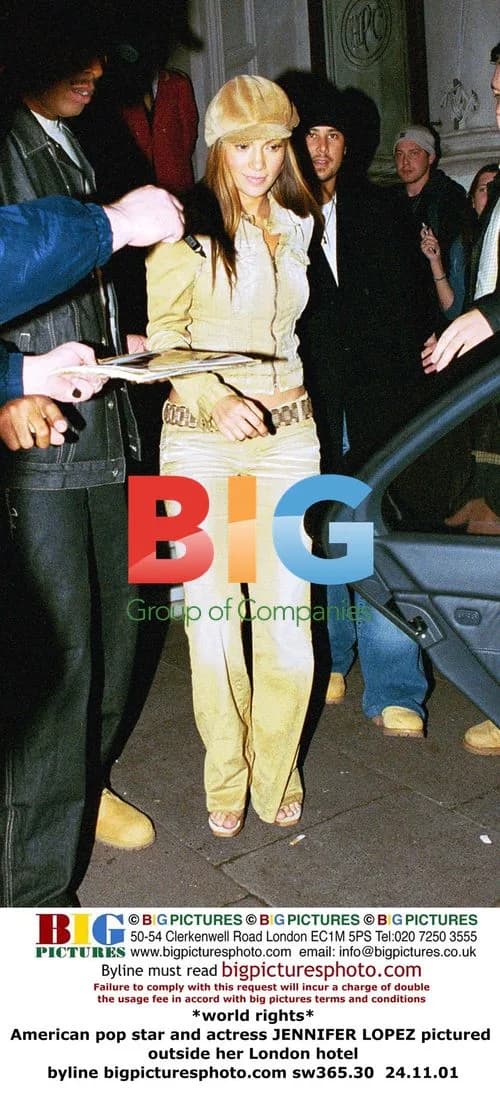 Jennifer Lopez Leaves London Hotel