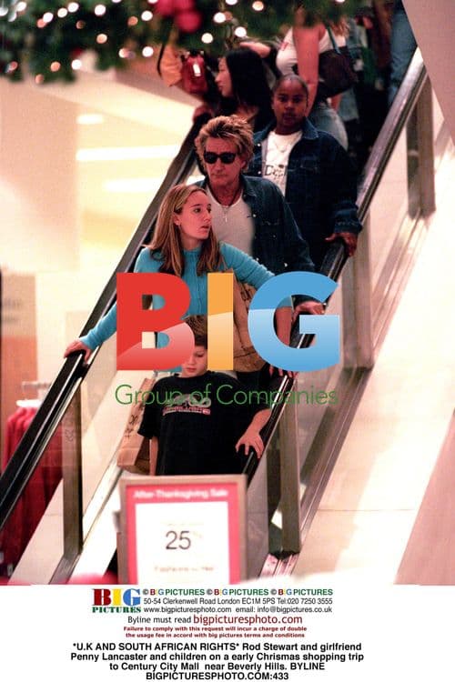 Rod Stewart and Penny Lancaster Christmas Shopping