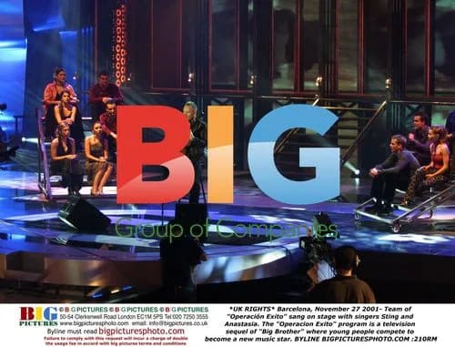 Sting & 'Operacion Exito' singers on stage