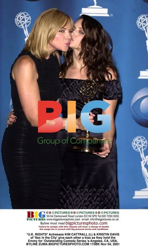 Kim Cattrall and Kristin Davis Kiss at Emmys