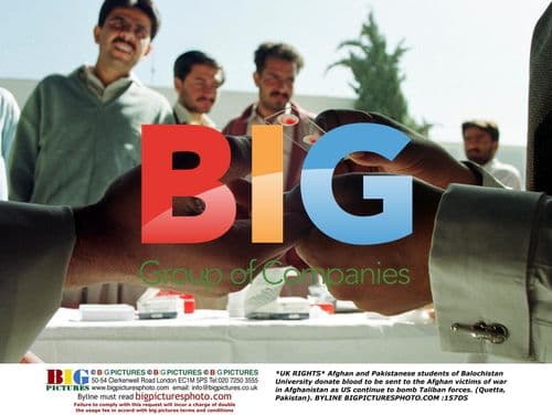 Afghan and Pakistani students donate blood for Afghan war victims