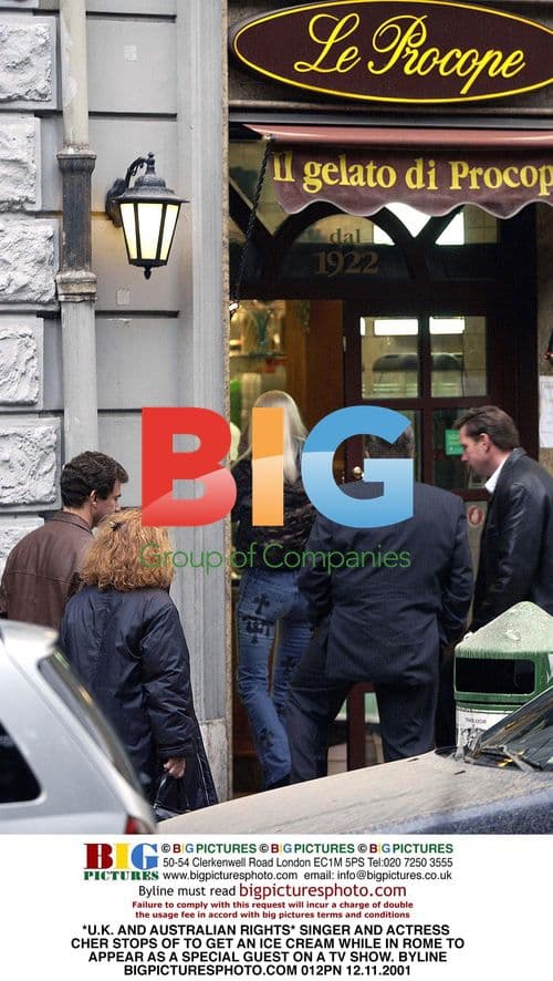 Cher stops for ice cream in Rome