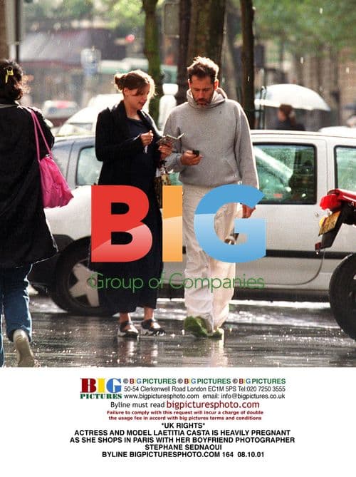 Laetitia Casta pregnant in Paris with boyfriend