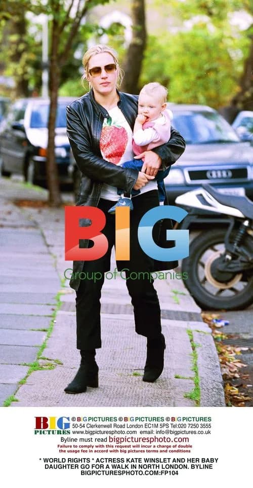 Kate Winslet and Daughter Take London Walk