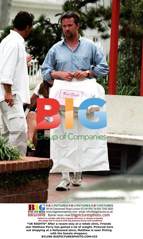 Matthew Perry Flirts at Hollywood Store