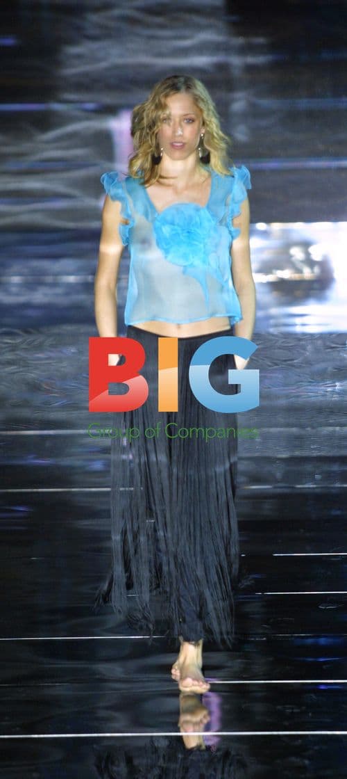 EMPORIO ARMANI Fall 2002 Fashion in Milan