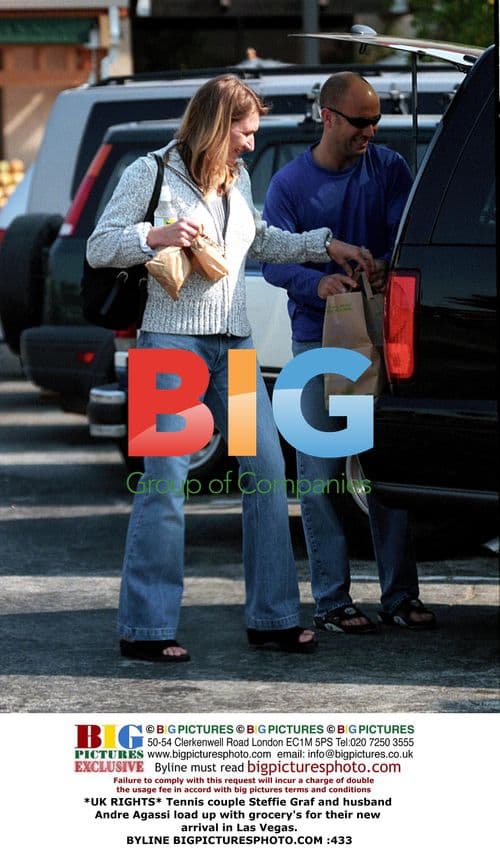 Steffie Graf and Andre Agassi grocery shopping