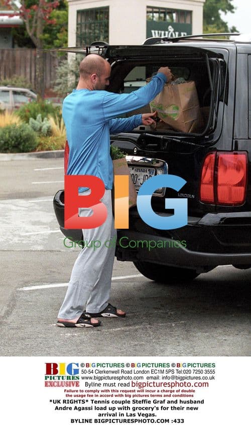 Steffie Graf and Andre Agassi shop in Las Vegas