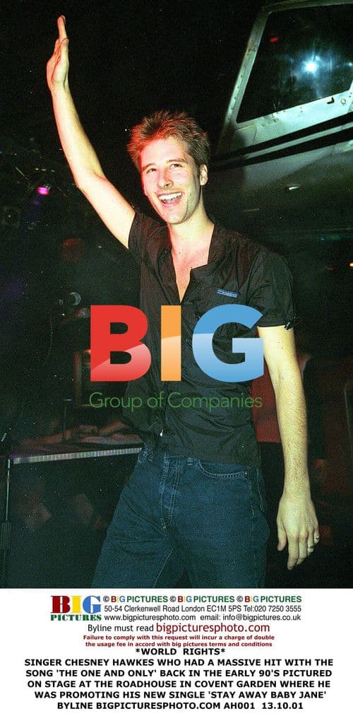 SINGER CHESNEY HAWKES ON STAGE