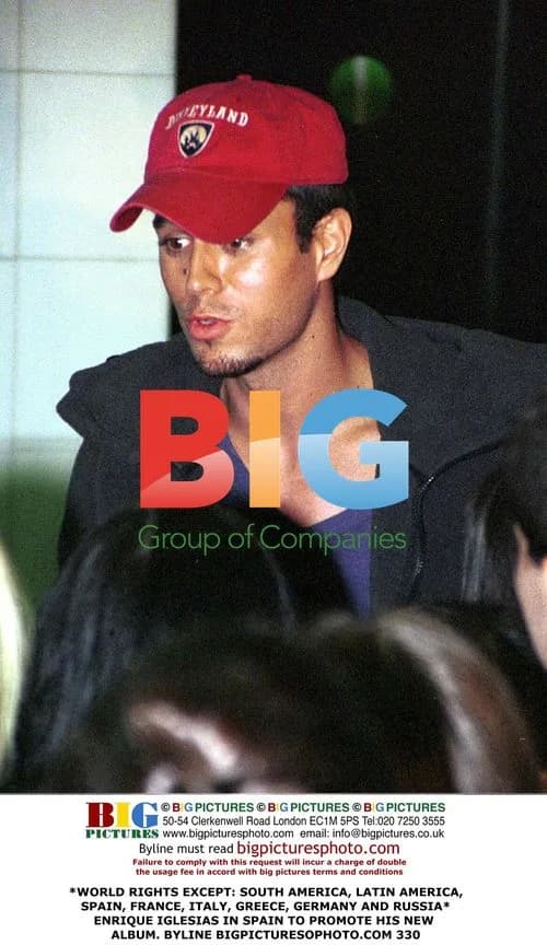 Enrique Iglesias Promotes New Album in Spain