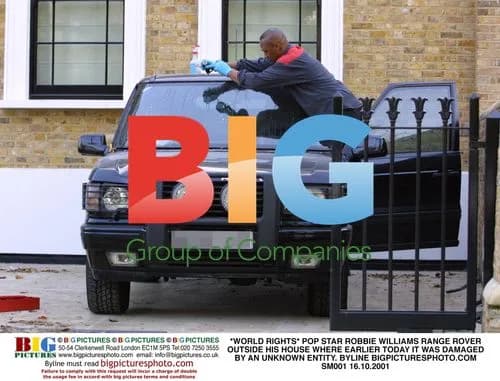 Robbie Williams' Range Rover Damaged