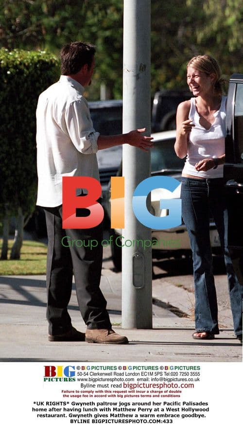 Gwyneth Paltrow jogs after lunch with Matthew Perry