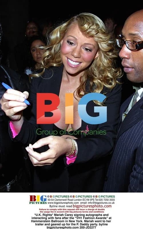 Mariah Carey Interacts with Fans at VH1 Fashion Awards