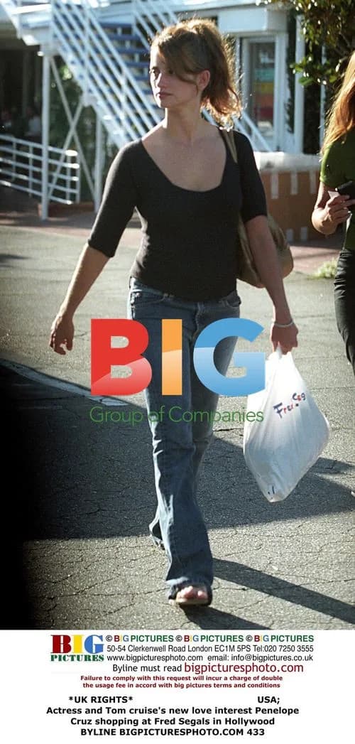 Penelope Cruz Shopping in Hollywood