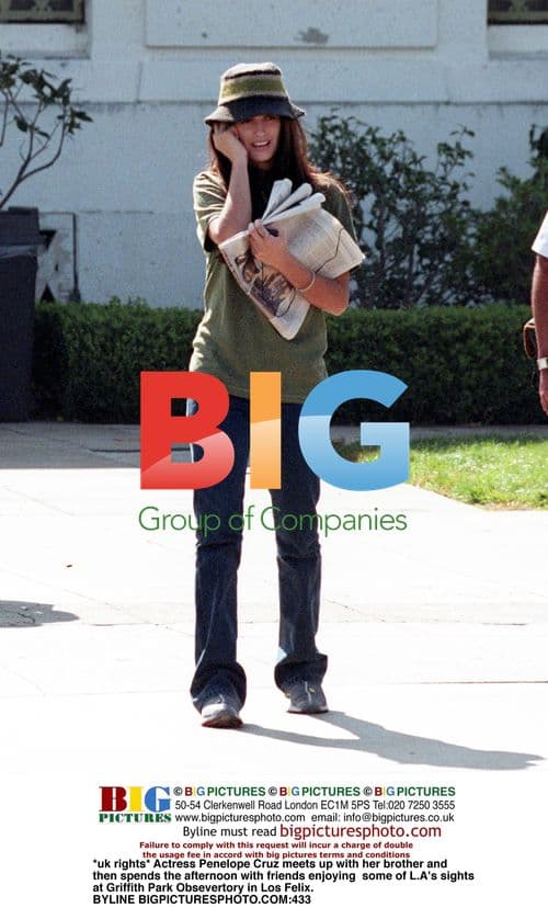 Penelope Cruz Enjoys L.A. Sights with Friends