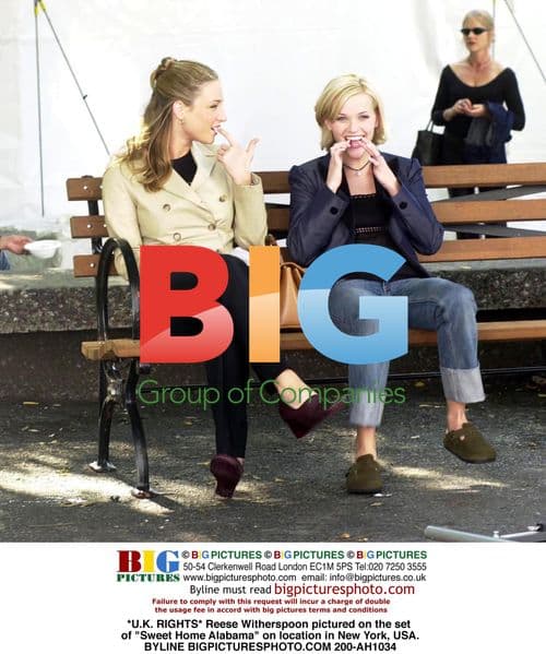 Reese Witherspoon on set of "Sweet Home Alabama" in NYC