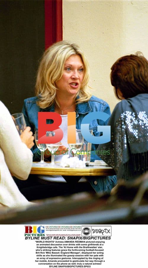 Amanda Redman Enjoys Lively Cafe Chat