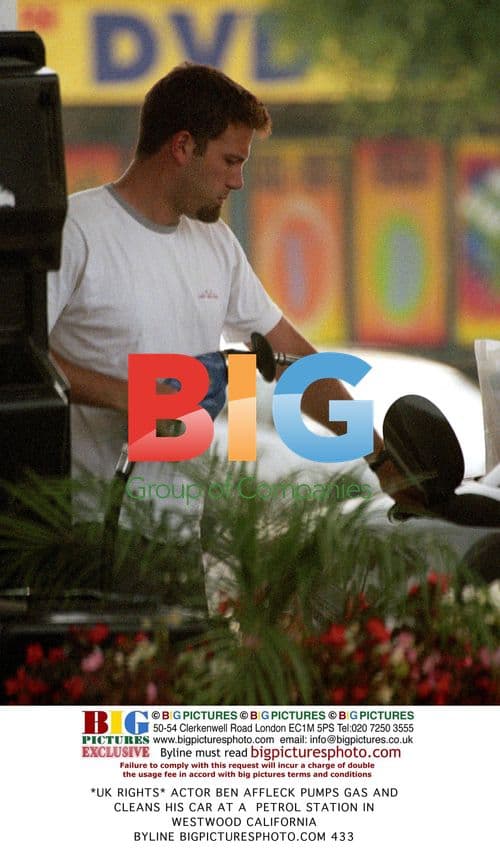 Ben Affleck Pumping Gas in Westwood, CA