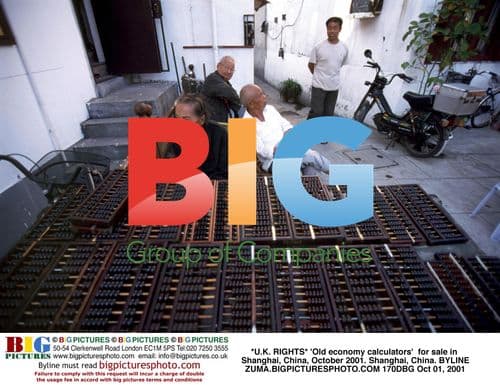 Old economy calculators for sale in Shanghai