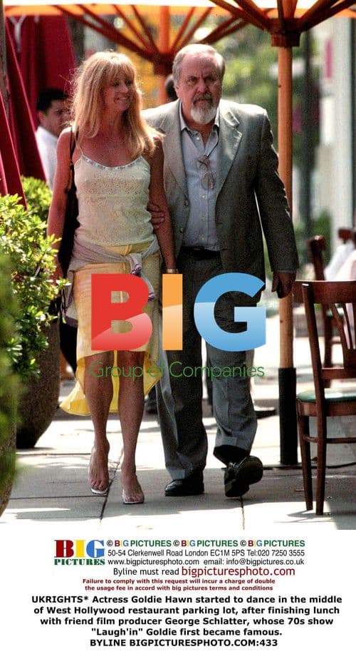 Goldie Hawn dances in parking lot after lunch